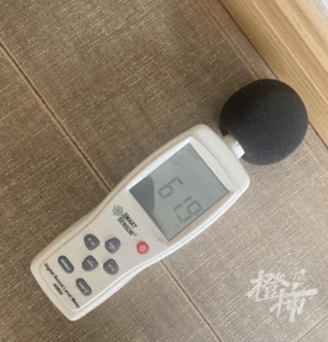 路、拉窗帘、洗澡……多次协商未果后楼下的低音炮响了龙8游戏网址邻居投诉楼上老人家里经常半夜各种响动走(图2)